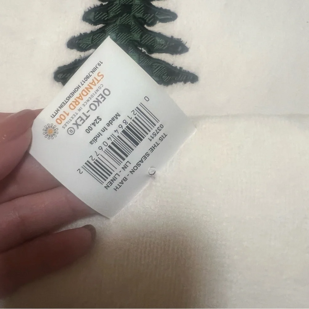 Christmas bath towels. Embroidered bath towels new with tags
